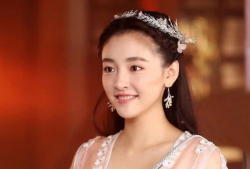 女明星吴倩,青春演绎，星光熠熠的女星之路