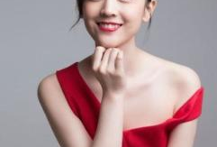 何花演员,从青涩校园到璀璨荧屏，演绎青春与梦想的交织