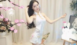 女主播开胸旗袍,女主播性感开胸造型引发热议